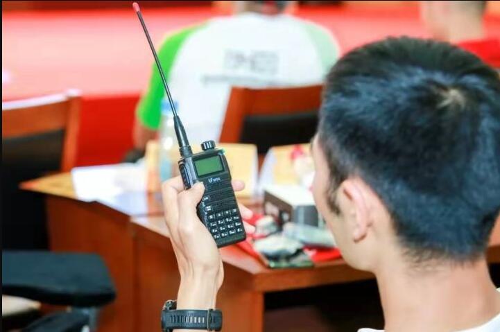 帶收音機坐飛機，能夠全程監聽到機組人員與地面的通話嗎？